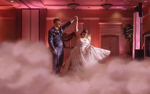 Couple dancing in the dancing on a cloud effect
