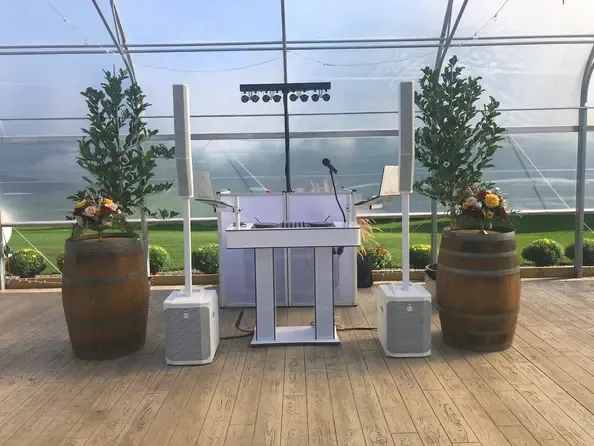 sleek infinity stand design for a dj booth